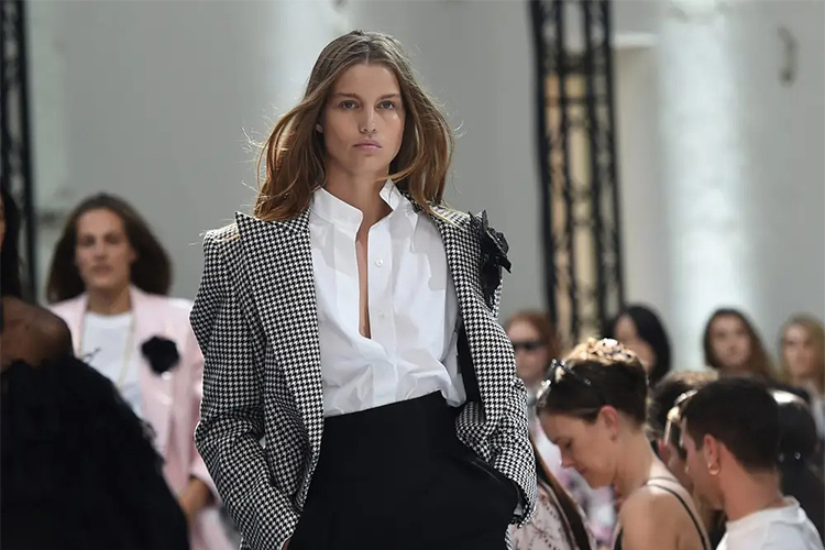 How to buy luxury outfits at a discount.