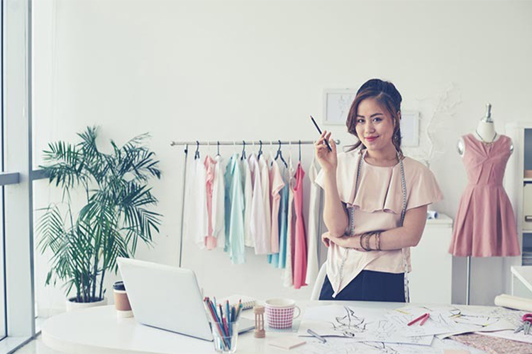 How to Become a Fashion Designer – A Guide for Beginners