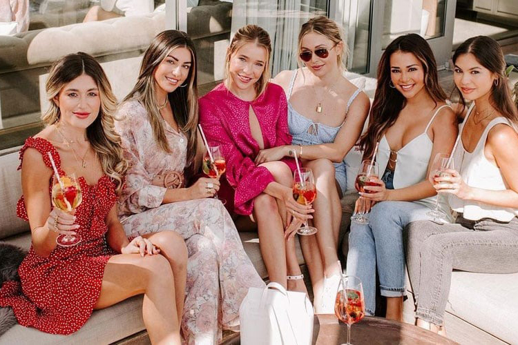 15 Brunch Outfit Ideas That Express Your Mood