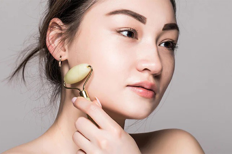A step-by-step guide to using a face roller.