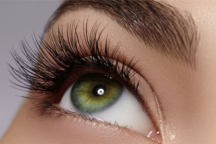 How to grow your eyelashes naturally